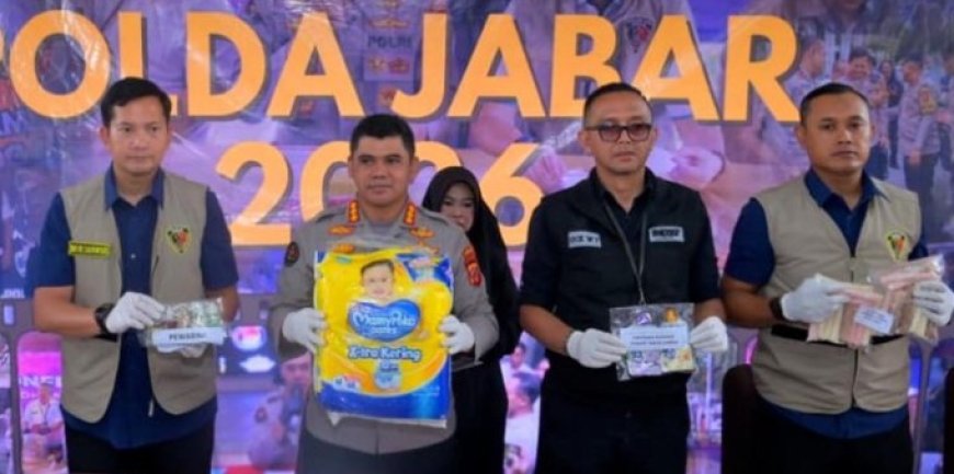 Kasus gudang makanan kedaluwarsa di Sumedang terungkap. Modus ubah tanggal expired jadi ancaman serius bagi kesehatan masyarakat Indonesia.