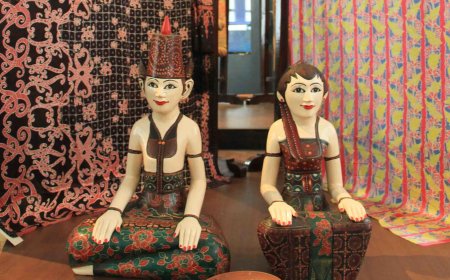 Loro Blonyo: Bukan Sekadar Pajangan, Tapi Doa yang Dipahat