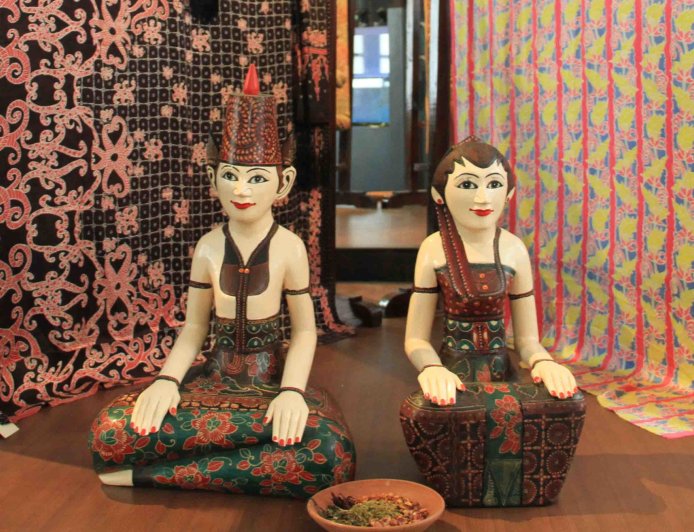 Loro Blonyo: Bukan Sekadar Pajangan, Tapi Doa yang Dipahat