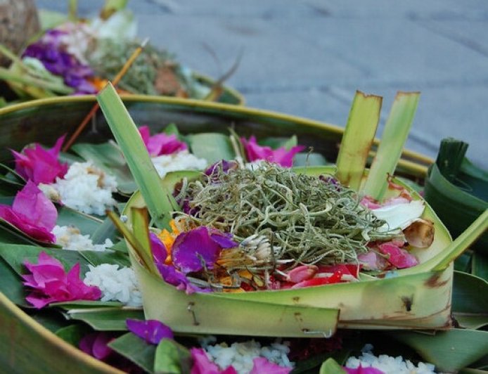 Sains di Balik Sesajen: Antara Tradisi, Alam, dan Psikologi