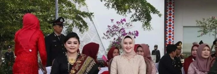 Ketua Tim Penggerak PKK Kabupaten, Ny Hj. Dessy Afriyani Adipati menghadiri upacara peringatan HUT Bhayangkara Ke-77 Tingkat Kabupaten Way Kanan Tahun 2023