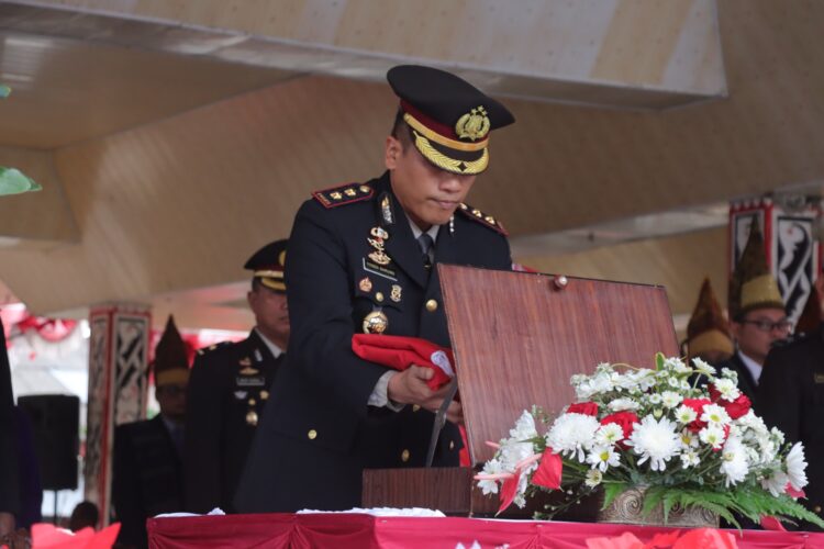 Kapolres Pematang Siantar Pimpin Upacara Penurunan Bendera HUT RI ke-78 Tahun 2023