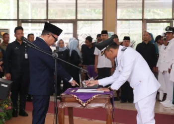 Bupati Raden Adipati Melantik Kepala Kampung Terpilih Hasil Pilkakam Serentak di Kabupaten Way Kanan Tahun 2023