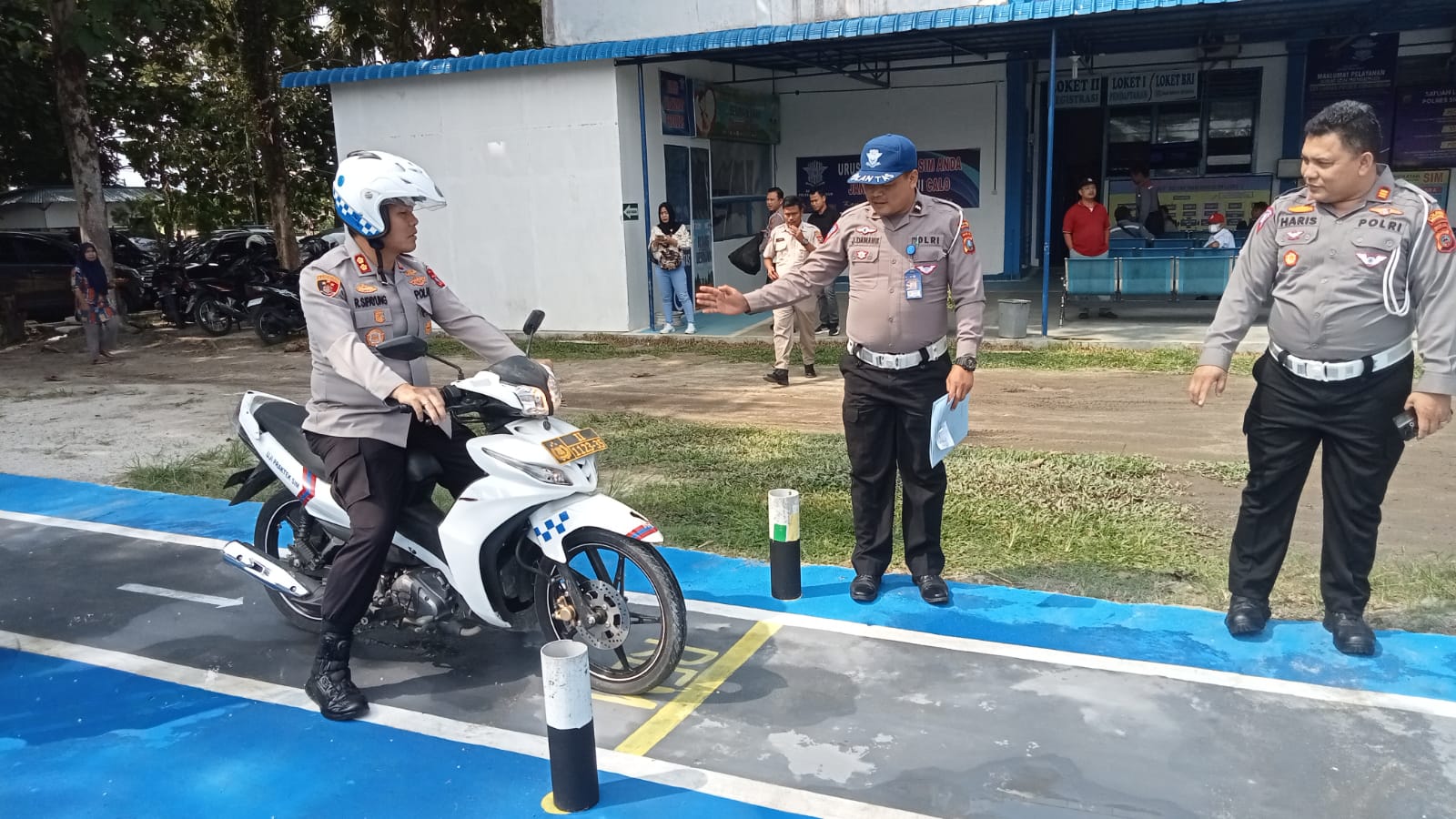 Kapolres Sidak SATPAS Sat Lantas Polres Simalungun, Pastikan Peningkatan Pelayanan Ujian SIM Kapolres Sidak SATPAS Sat Lantas Polres Simalungun, Pastikan Peningkatan Pelayanan Ujian SIM