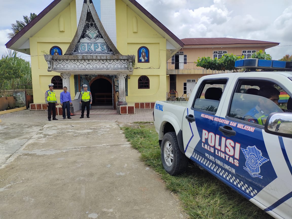 Sat Lantas Polres Simalungun Gelar Patroli dan Sambang Memastikan Kelancaran dan Keamanan Ibadah di Gereja Sat Lantas Polres Simalungun Gelar Patroli dan Sambang Memastikan Kelancaran dan Keamanan Ibadah di Gereja