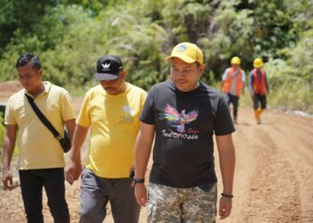 Bupati Pakpak Bharat Tinjau Pengerjaan Jalan Penghubung Lagan-Pagindar