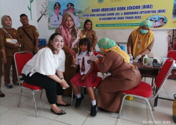 Ketua TP PKK Pakpak Bharat Kunjungi SD N 030412 Salak Pencanangan Pelaksanaan BIAS dan HPV