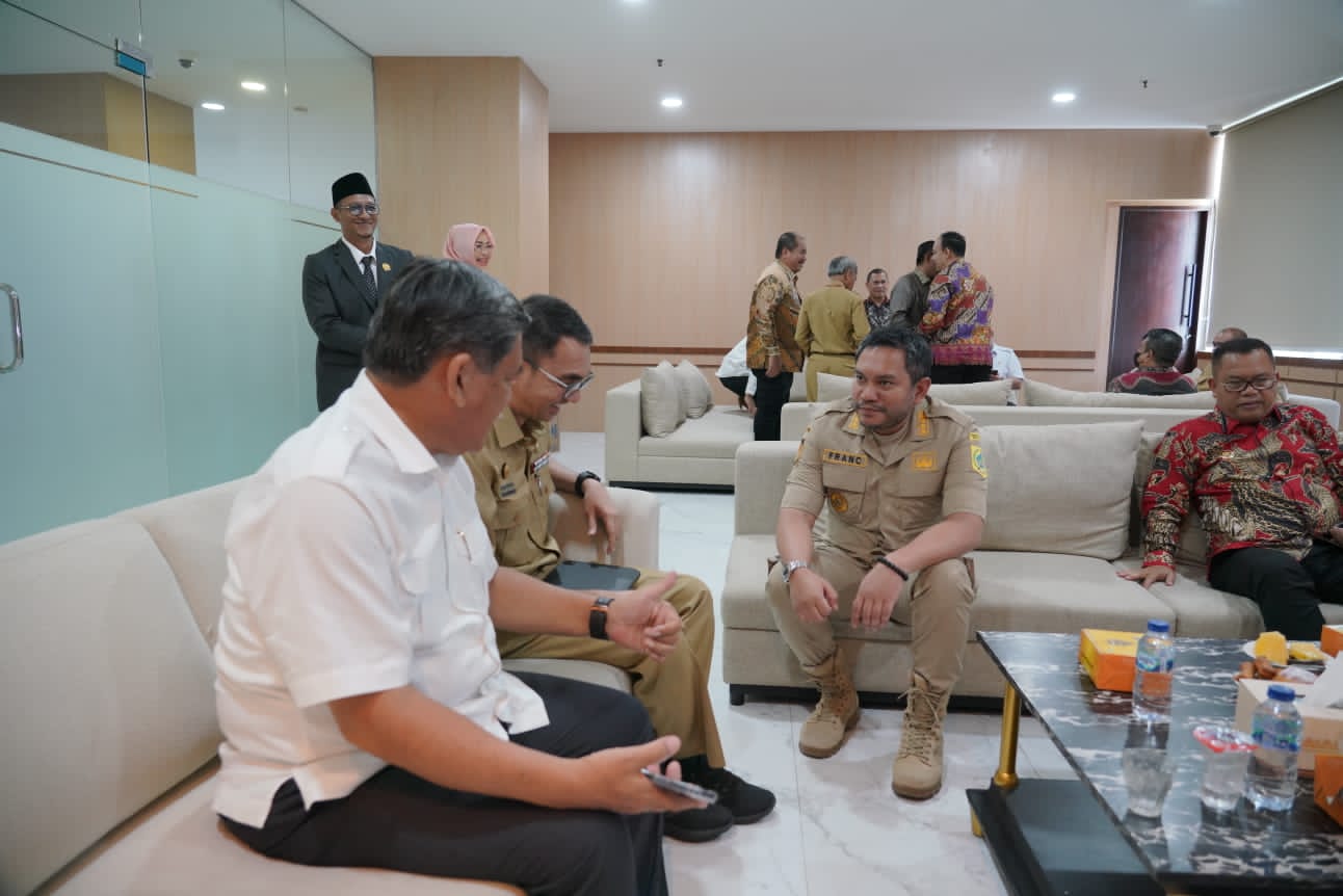Pemkab Pakpak Bharat Terima Anugerah Kategori Informatif Tahun 2023 dari Komisi Informasi Provinsi Sumut Pemkab Pakpak Bharat Terima Anugerah Kategori Informatif Tahun 2023 dari Komisi Informasi Provinsi Sumut