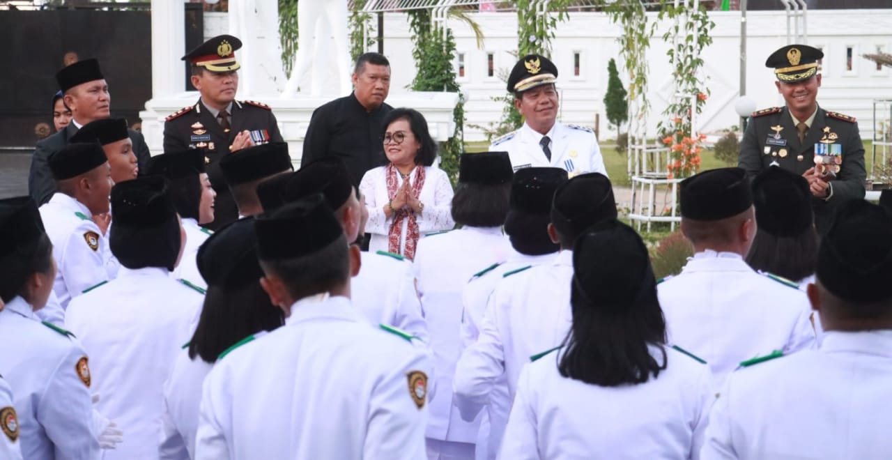 Sampaikan Terima Kasih Kepada Paskibraka, Bupati Simalungun: "Anggota Paskibraka itu, seorang Pejuang dan Petarung" Sampaikan Terima Kasih Kepada Paskibraka, Bupati Simalungun: "Anggota Paskibraka itu, seorang Pejuang dan Petarung"