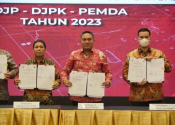 Bupati Pakpak Bharat Tandatangani PKS Optimalisasi Pemungutan Pajak Antara DJP dan DJPK