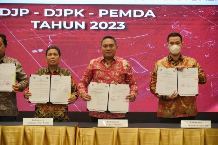 Bupati Pakpak Bharat Tandatangani PKS Optimalisasi Pemungutan Pajak Antara DJP dan DJPK