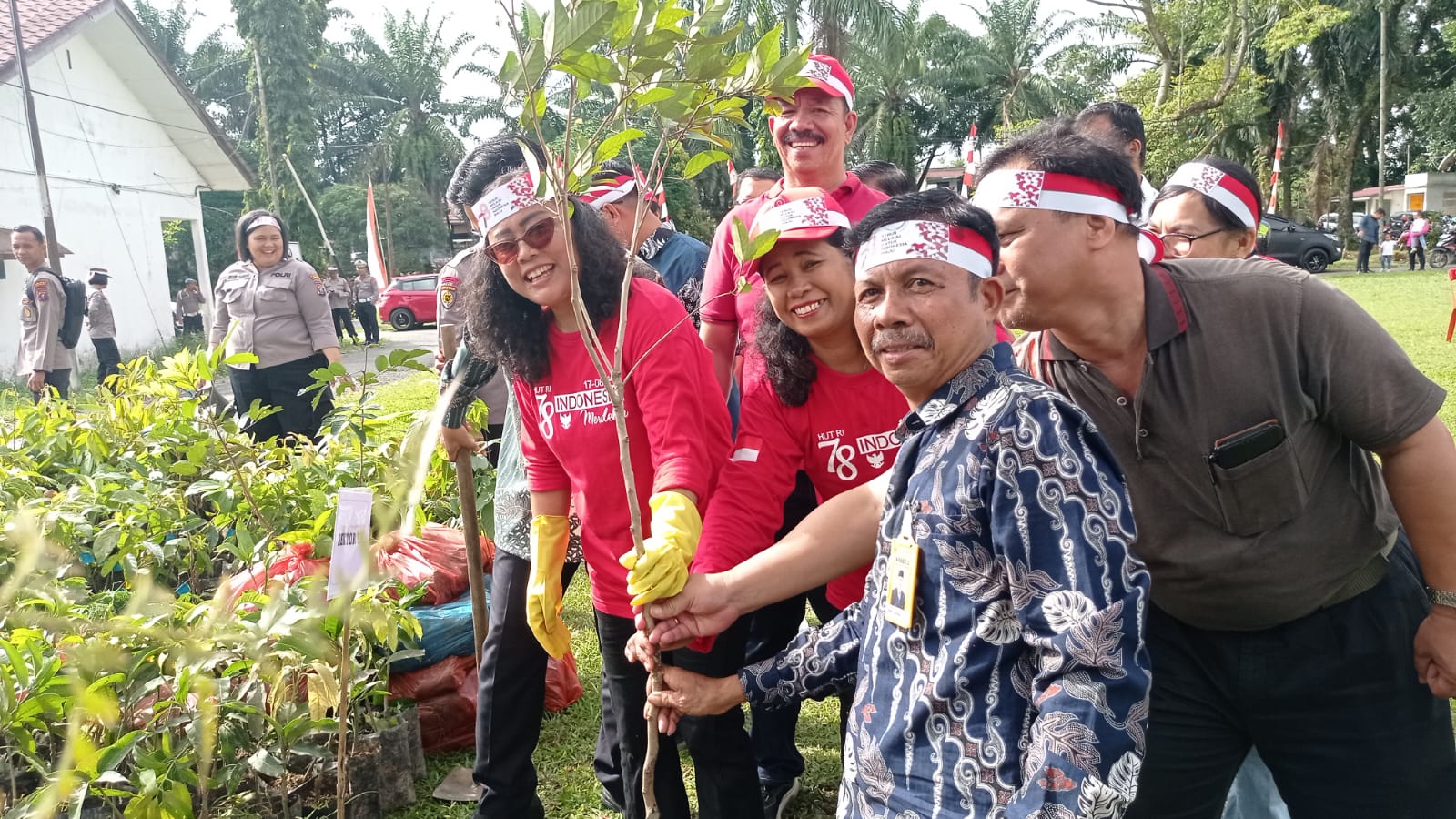 Penanaman 1000 Pohon, Rektor USI Apresiasi Program Polri Melestarikan Negeri dengan Penghijauan Dini Penanaman 1000 Pohon, Rektor USI Apresiasi Program Polri Melestarikan Negeri dengan Penghijauan Dini