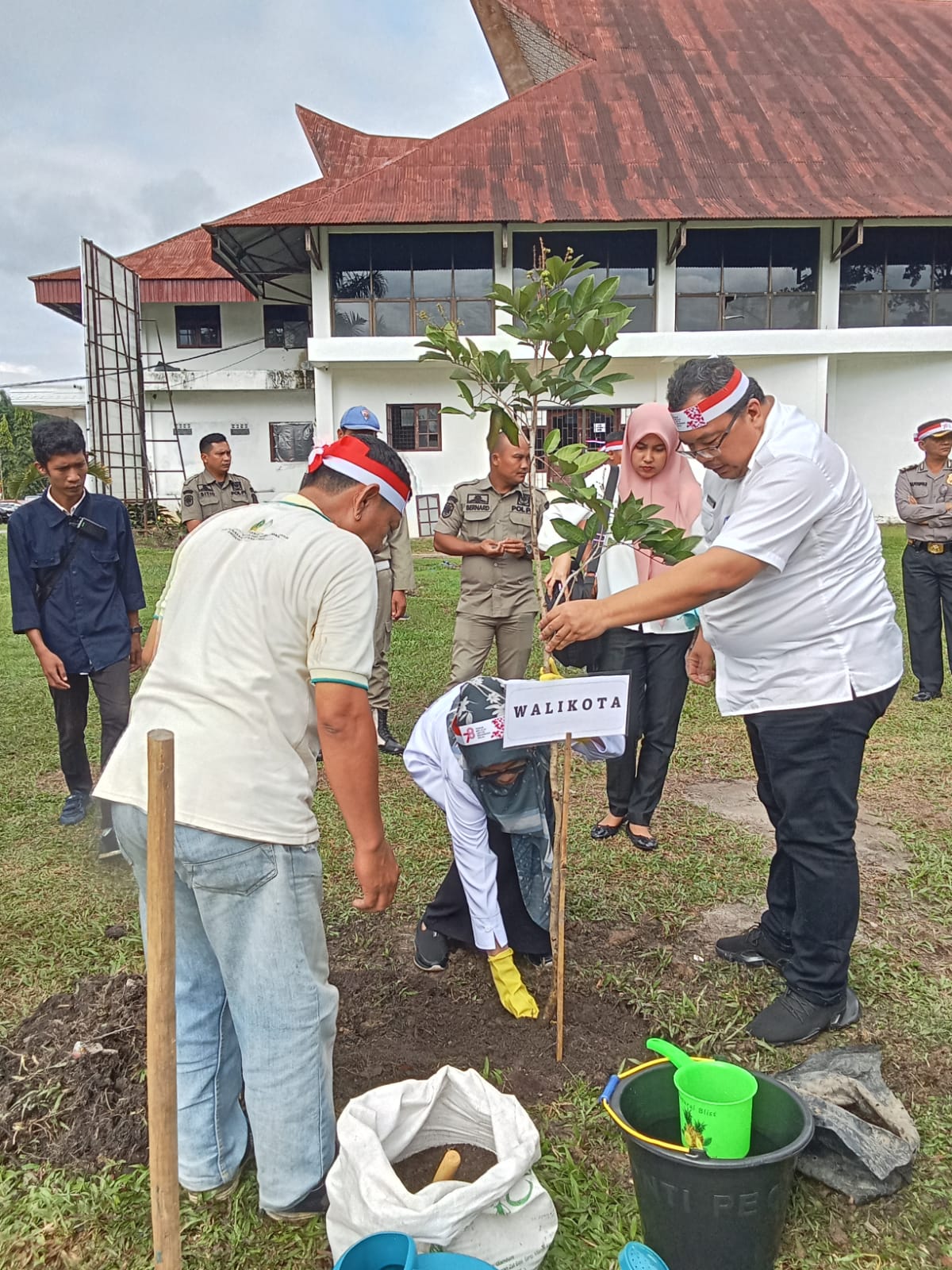 Wali Kota dr Susanti Hadiri Penanaman Pohon yang Dilaksanakan Polres Pematang Siantar di USI