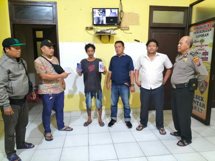 Maling Handphone di Jalan Imam Bonjol, Robin Manik Ditangkap Polsek Siantar Barat Maling Handphone di Jalan Imam Bonjol, Robin Manik Ditangkap Polsek Siantar Barat