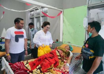 Bupati Pakpak Bharat dan Istri Kunjungi 3 Pasien RSUD Salak yang Melahirkan di HUT Kemerdekaan RI ke-78