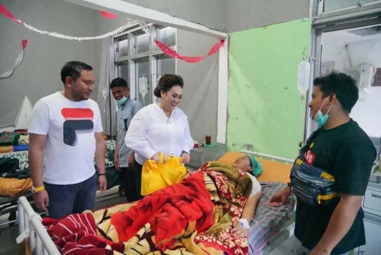 Bupati Pakpak Bharat dan Istri Kunjungi 3 Pasien RSUD Salak yang Melahirkan di HUT Kemerdekaan RI ke-78