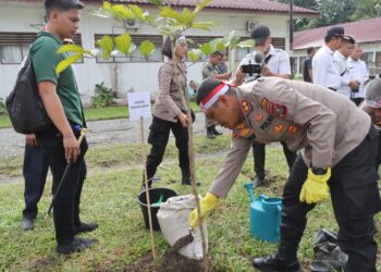 Dalam Rangka HUT ke -78 RI, Polres Siantar Gelar Penanaman Pohon Serentak Se-Indonesia