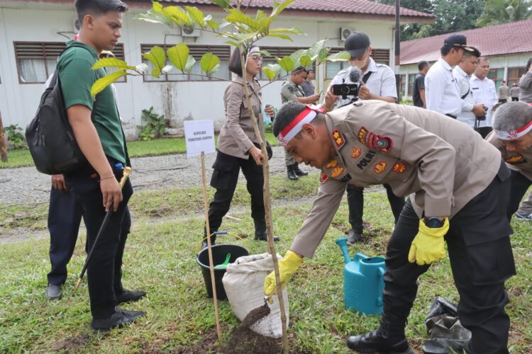 Dalam Rangka HUT ke -78 RI, Polres Siantar Gelar Penanaman Pohon Serentak Se-Indonesia