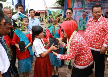 Wali Kota dr Susanti Hadiri Program Gemar Menabung dan Aksi Tanam Pohon di SMP Negeri 3 Siantar