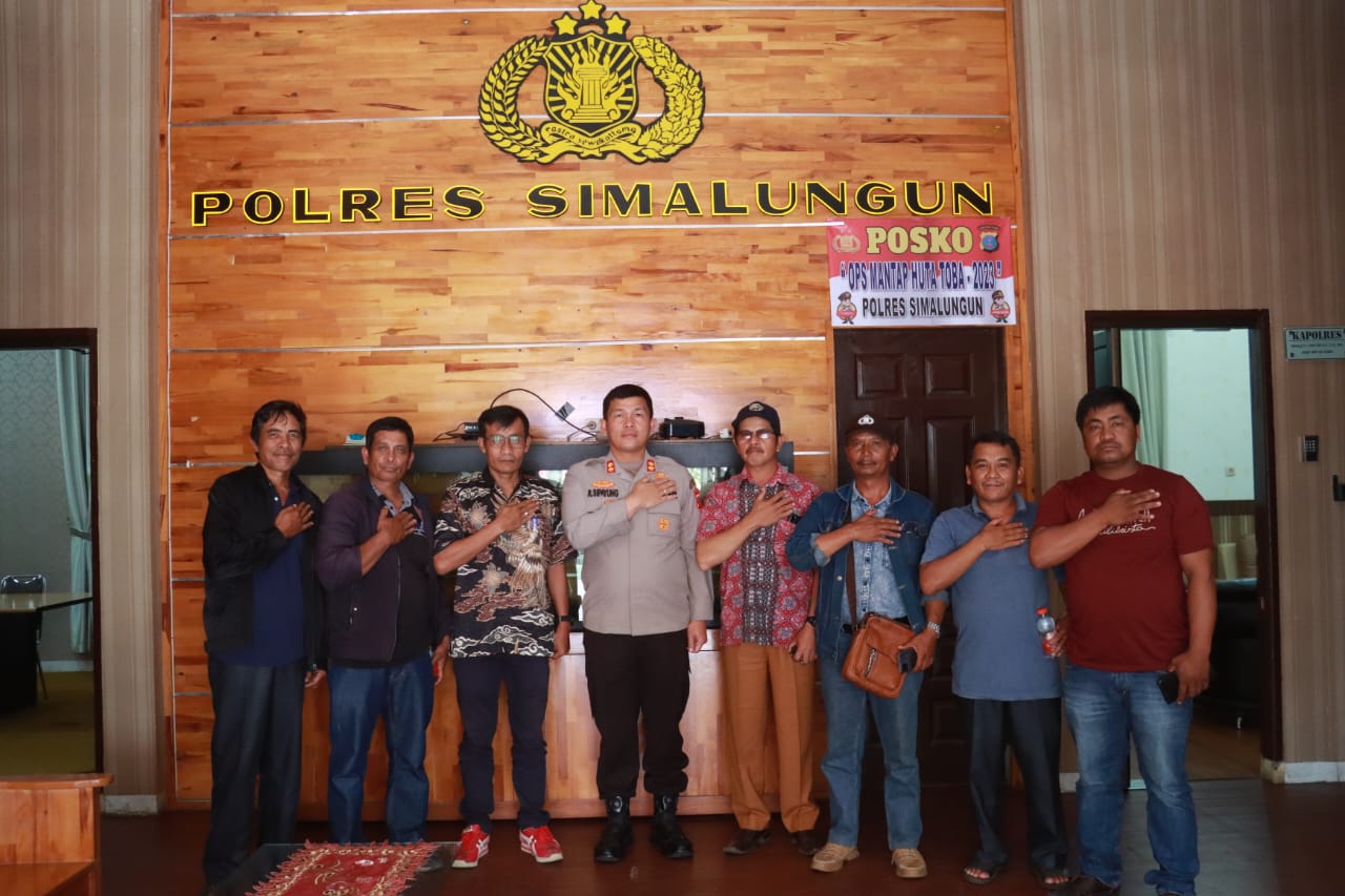 Kapolres Simalungun Terima Audiensi dari Pengurus Gereja GKPS Tigarunggu untuk Meningkatkan Solidaritas Antar Umat Beragama