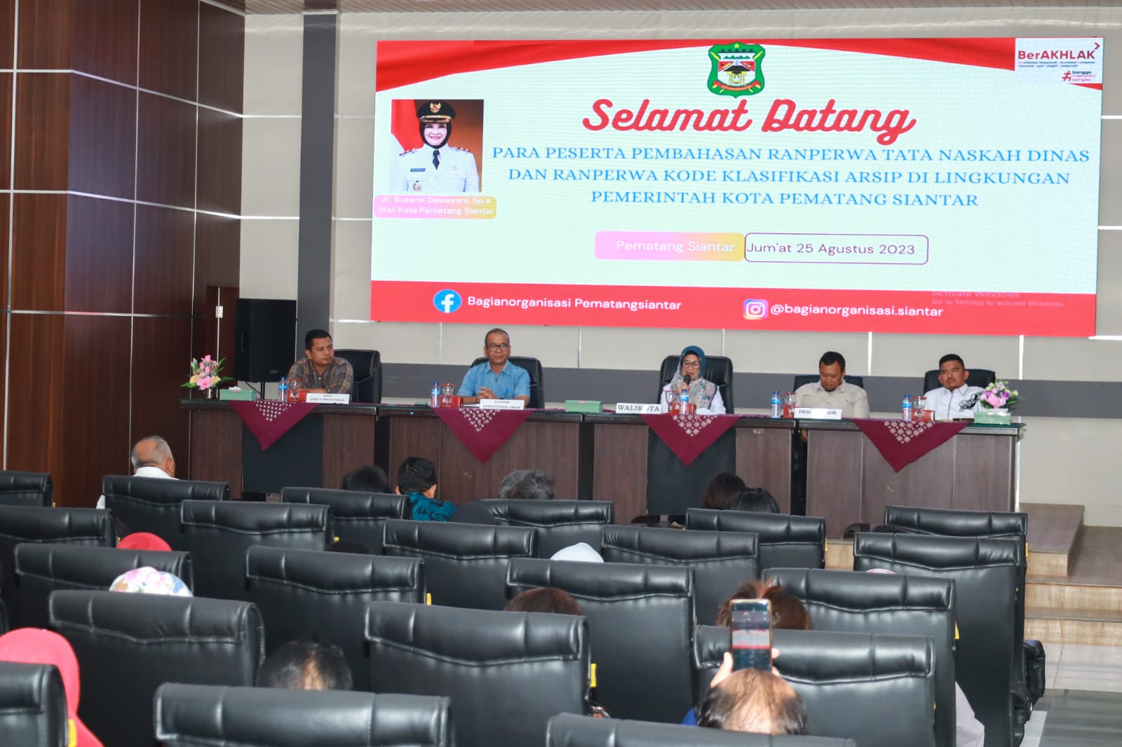 Wali Kota dr Susanti Buka Pembahasan 2 Ranperwa di Lingkungan Pemko Pematang Siantar Tahun 2023 Wali Kota dr Susanti Buka Pembahasan 2 Ranperwa di Lingkungan Pemko Pematang Siantar Tahun 2023