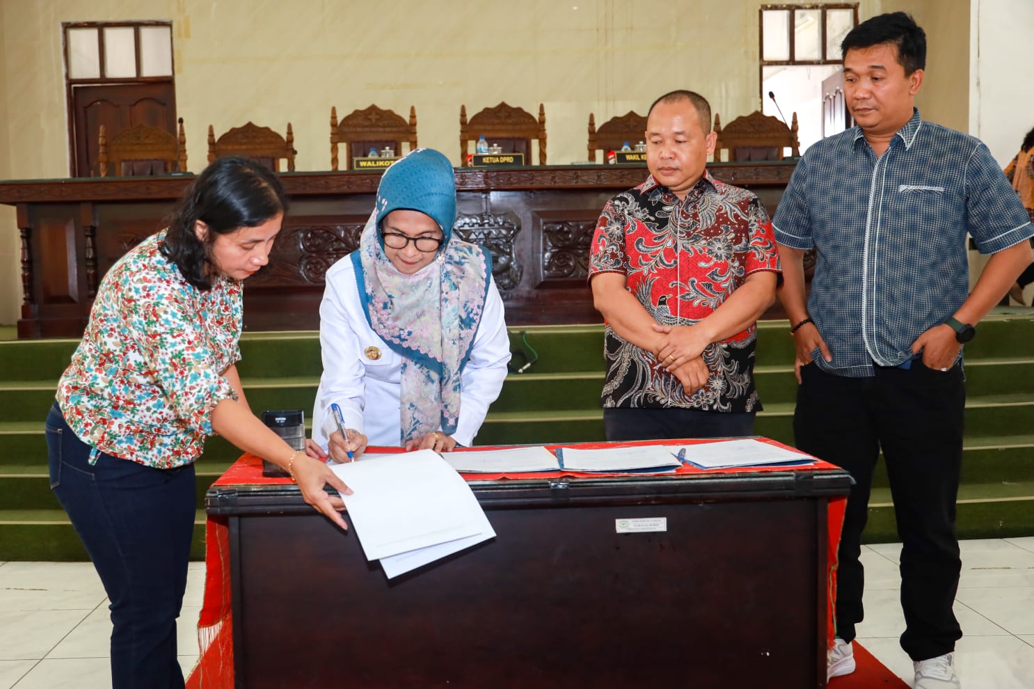 Wali Kota dr Susanti Tandatangani Nota KUA-PPAS P-APBD TA 2023 Wali Kota dr Susanti Tandatangani Nota KUA-PPAS P-APBD TA 2023