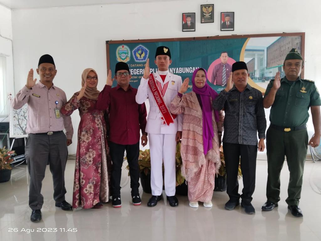Paskibraka Nasional 2023 Nabil Arya Barata Lubis Disambut Gordang Sambilan Ketika Masuk Sekolah Paskibraka Nasional 2023 Nabil Arya Barata Lubis Disambut Gordang Sambilan Ketika Masuk Sekolah