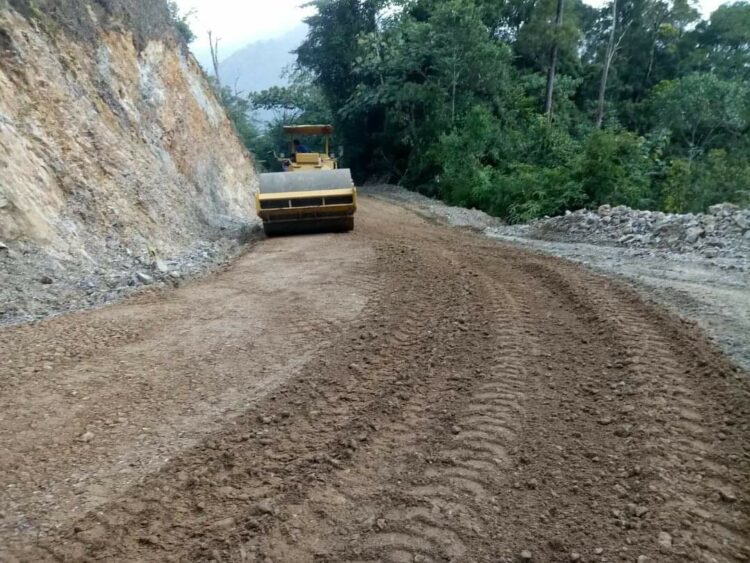Kejar Target Peningkatan Mutu Jalan Penghubung Aornakan–Pagindar Terus Dilakukan