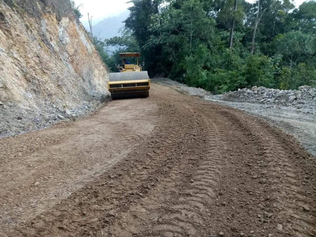 Kejar Target Peningkatan Mutu Jalan Penghubung Aornakan–Pagindar Terus Dilakukan