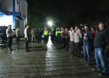 Diguyur Hujan Deras, Personel Polres Simalungun Tetap Semangat Gelar Patroli Skala Besar