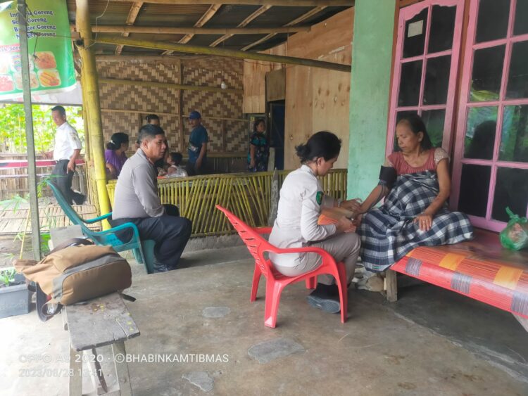 Polri Peduli, Tim Medis Polres Simalungun Poldasu Lakukan Pengecekan dan Pengendalian Pasien Penyakit Penimbunan Cairan