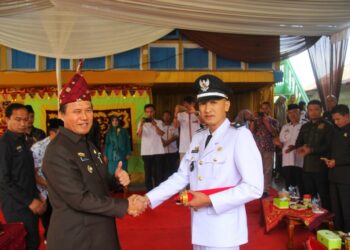 Bupati Lampung Barat Drs Nukman Melantik PAW Peratin Pekon Kenali
