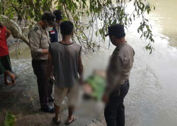 Penemukan mayat seorang pria terapung di Sungai Bah Bolon