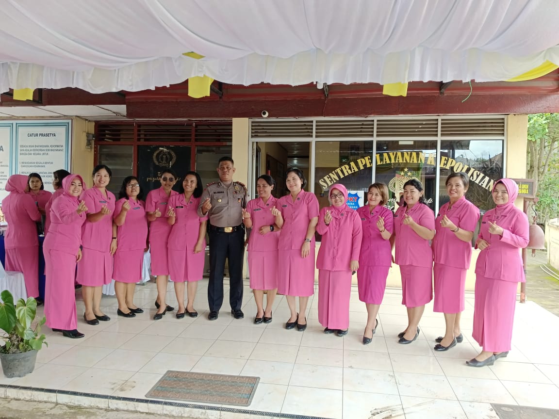 Ketua Bhayangkari Cabang Simalungun Kunjungi Ranting Purba dalam Rangka Tatap Muka dan Pengecekan Kepengurusan Ketua Bhayangkari Cabang Simalungun Ny Erika Ronald Sipayung mengadakan kunjungan kerja di Polsek Purba,