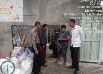Bhabinkamtibmas Sampaikan Himbauan Kamtibmas di UKM Tenun Ulos