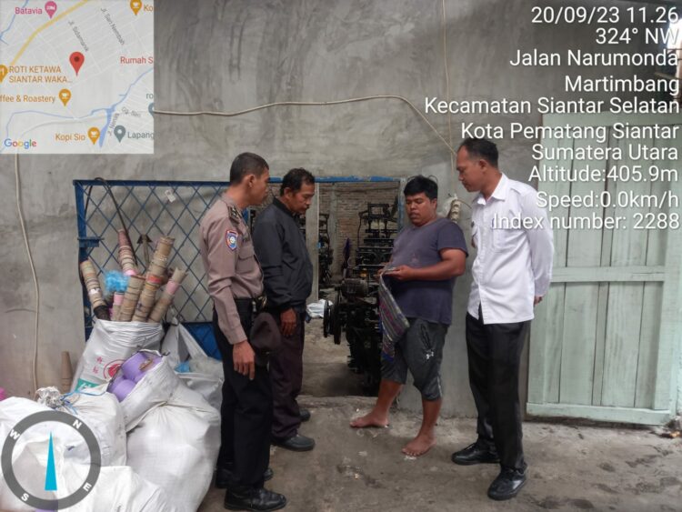 Bhabinkamtibmas Sampaikan Himbauan Kamtibmas di UKM Tenun Ulos