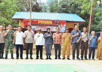 Direktur Reserse Narkoba (Dirresnarkoba) Polda Sumut mengunjungi Posko Kampung Bebas Narkoba Nagori Moho