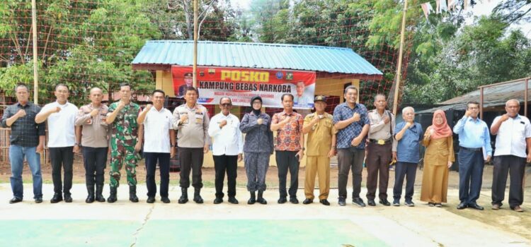 Direktur Reserse Narkoba (Dirresnarkoba) Polda Sumut mengunjungi Posko Kampung Bebas Narkoba Nagori Moho