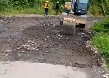 Pengerjaan peningkatan jalan provinsi jurusan Saranpadang - Seribudolok