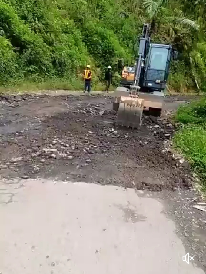 Proyek Pengerjaan Ruas Jalan Saranpadang - Seribudolok Diduga Proyek Siluman dan Terkesan "Asal Jadi" Pengerjaan peningkatan jalan provinsi jurusan Saranpadang - Seribudolok