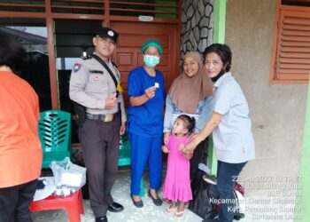 Bhabinkamtibmas Hadiri Pemberian Vaksin Polio danObat Cacing Pada Balita