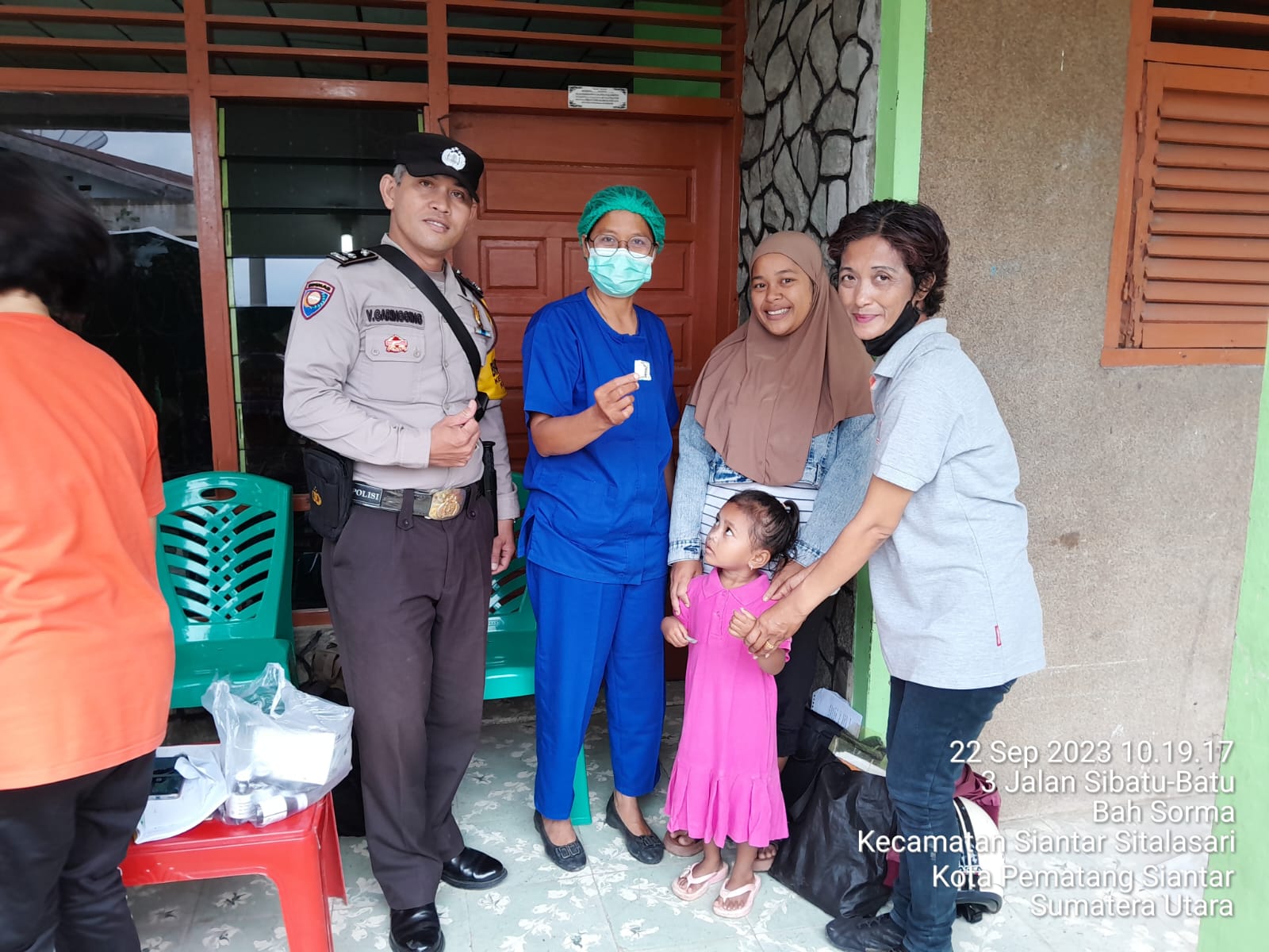 Bhabinkamtibmas Hadiri Pemberian Vaksin Polio danObat Cacing Pada Balita Bhabinkamtibmas Hadiri Pemberian Vaksin Polio danObat Cacing Pada Balita