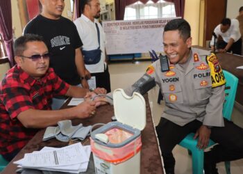 Kapolres Pematang Siantar AKBP Yogen Heroes Baruno saat Memeriksakan Kesehatan