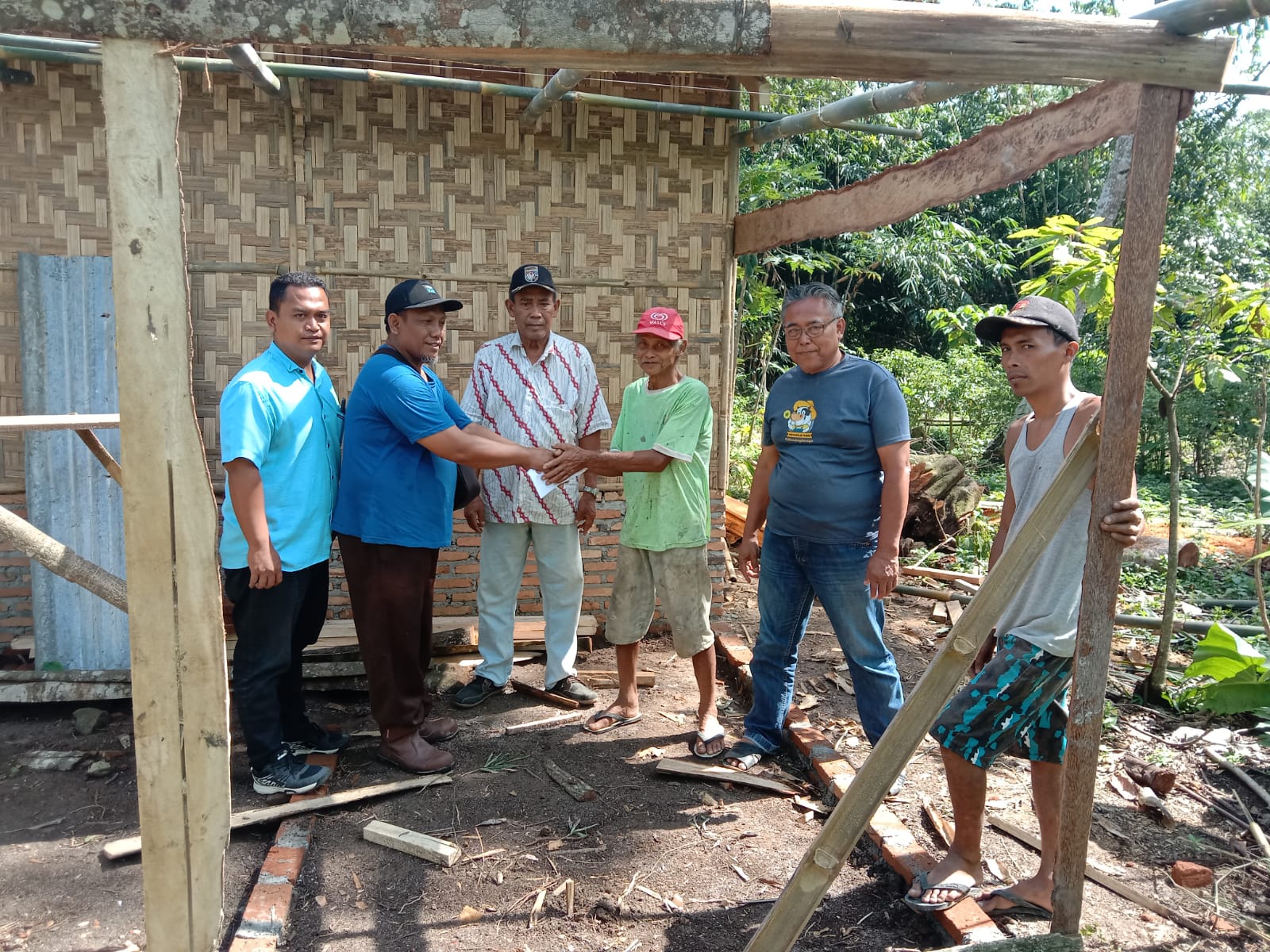 SPBUN PTPN IV DOI Bantu Biaya Sumur Bor Rumah Wak Samin Warga Aman Sari SPBUN PTPN IV DOI Bantu Biaya Sumur Bor Rumah Wak Samin Warga Aman Sari