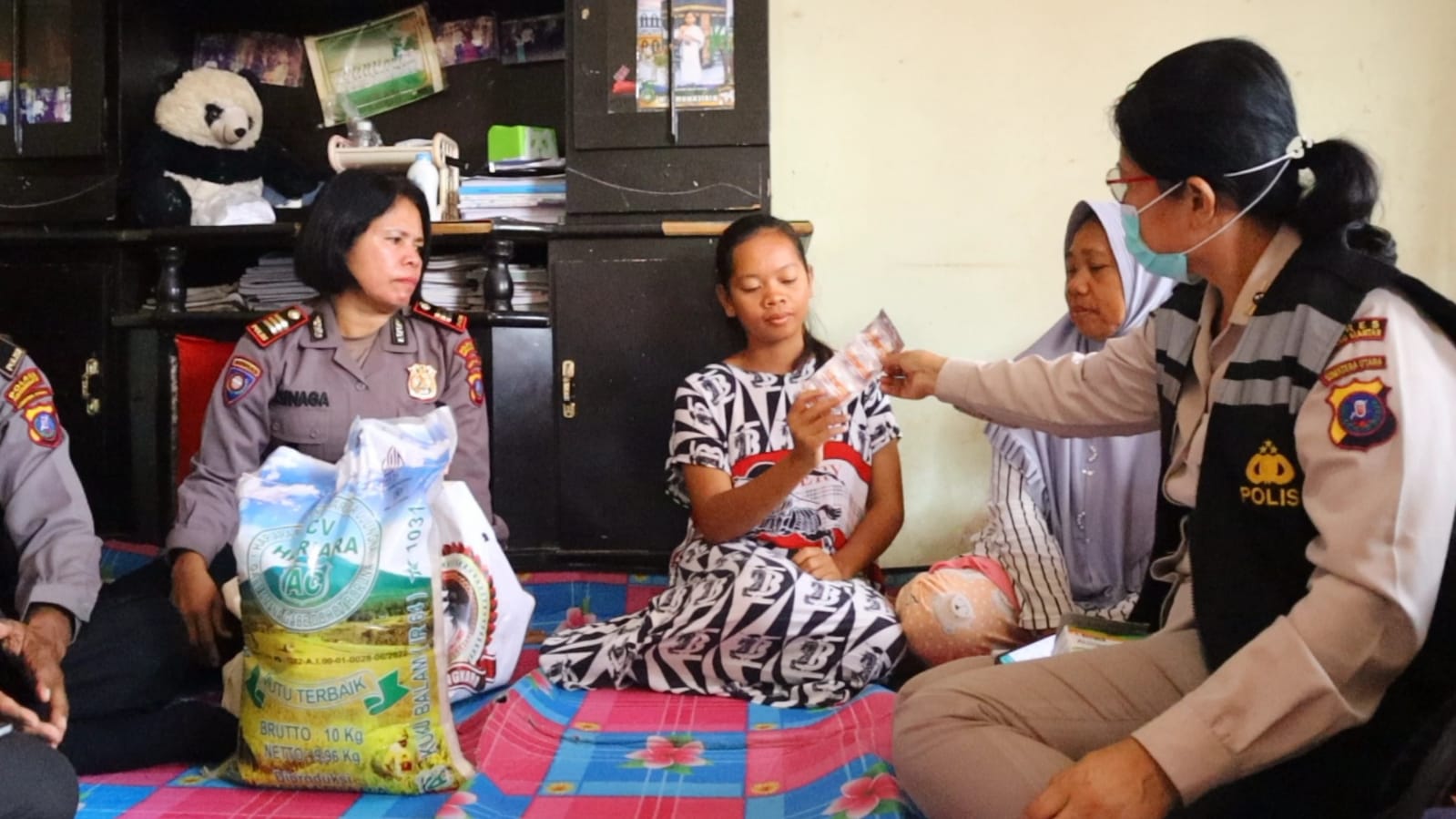 Polres Siantar Berikan Trauma Healing Pada Korban Selamat Terseret Banjir Di Viyata Yudha 