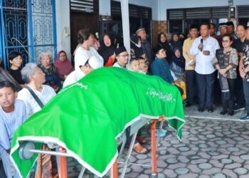 Bupati Simalungun Sampaikan Belasungkawa Kepada Almh Hj Sopiah Sitio Ibunda H Sulaiman Sinaga