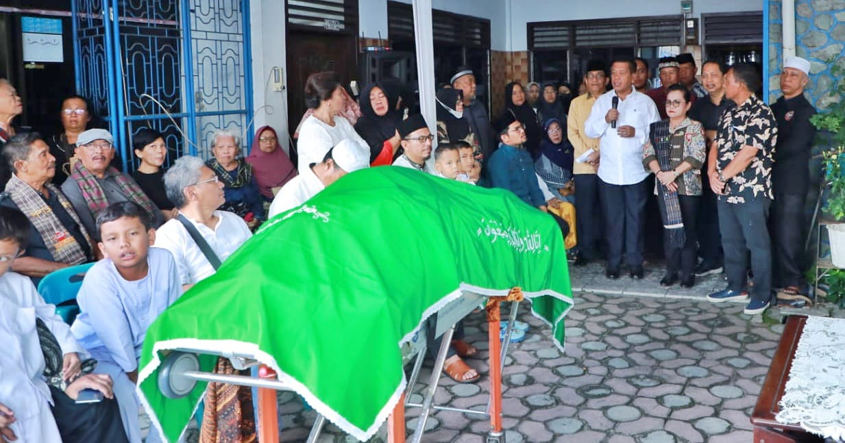 Bupati Simalungun Sampaikan Belasungkawa Kepada Almh Hj Sopiah Sitio Ibunda H Sulaiman Sinaga Bupati Simalungun Sampaikan Belasungkawa Kepada Almh Hj Sopiah Sitio Ibunda H Sulaiman Sinaga