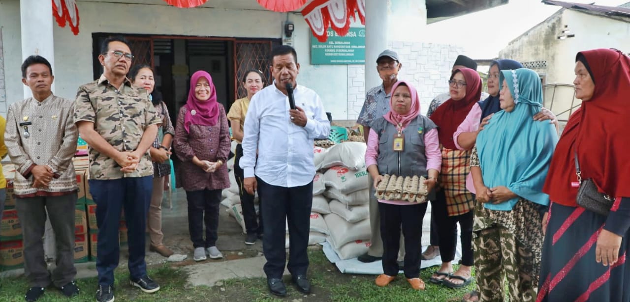 Bupati Simalungun Berikan Bantuan Kepada Masyarakat Korban Musibah Banjir di Serbalawan Bupati Simalungun Berikan Bantuan Kepada Masyarakat Korban Musibah Banjir di Serbalawan