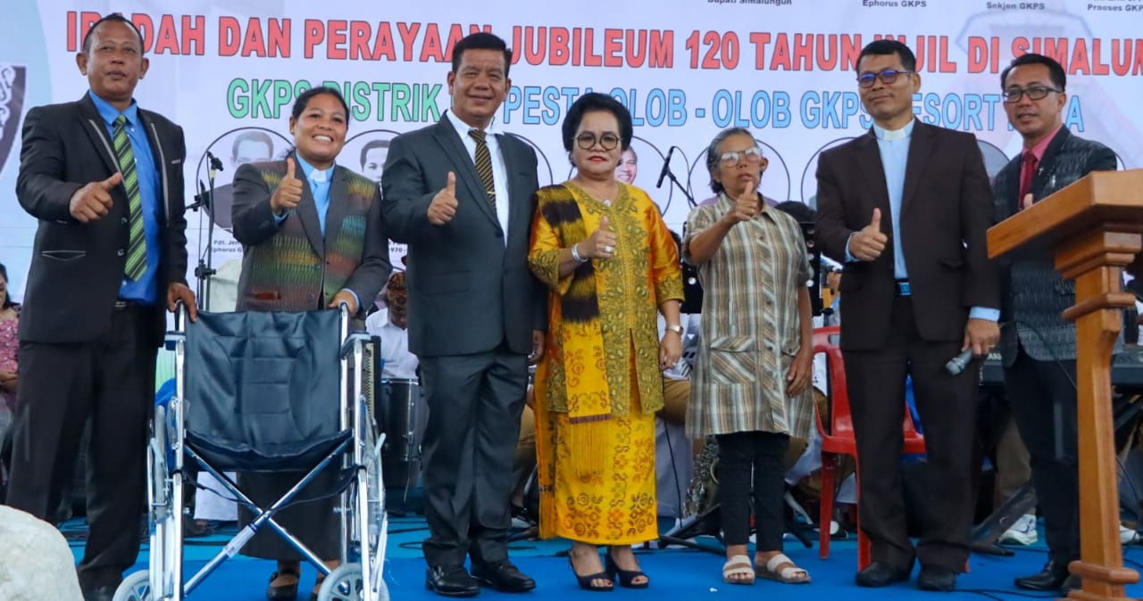 Jubileum 120 Tahun Injil di Simalungun, Radiapoh Sinaga Ajak Jemaat GKPS Semakin Kompak Jubileum 120 Tahun Injil di Simalungun, Radiapoh Sinaga Ajak Jemaat GKPS Semakin Kompak