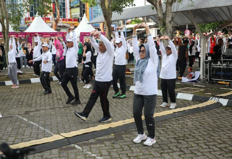Wali Kota dr Susanti Senam Pagi Bersama di Halaman KPw BI Pematang Siantar